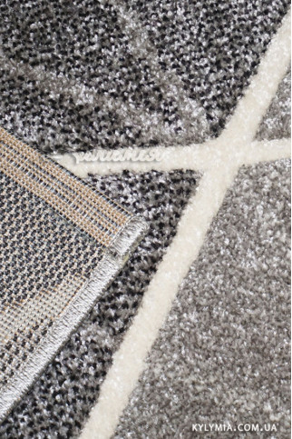 SOHO 5637 1 20274 Современные ковры с хорошим сочетанием цена - качество. Ворс 13 мм, вес 2,5 кг/м2. Сделаны в Молдове 322х483